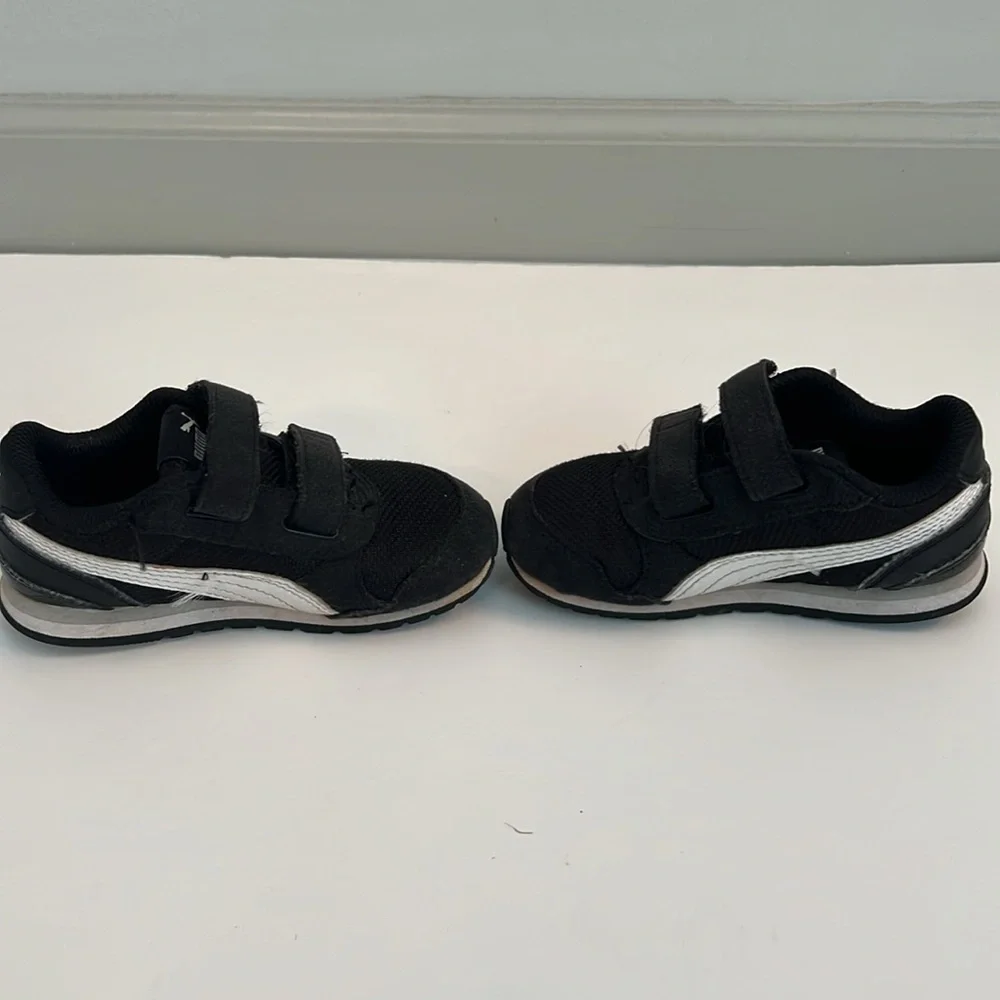 GUC Puma Black Sneakers
